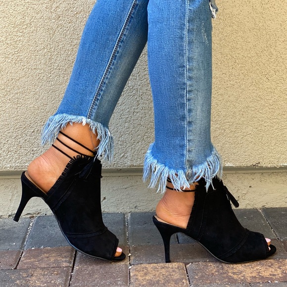 Black Peep Toe Tassels Lace Up Kitten Heel Sandal - Picture 3 of 12